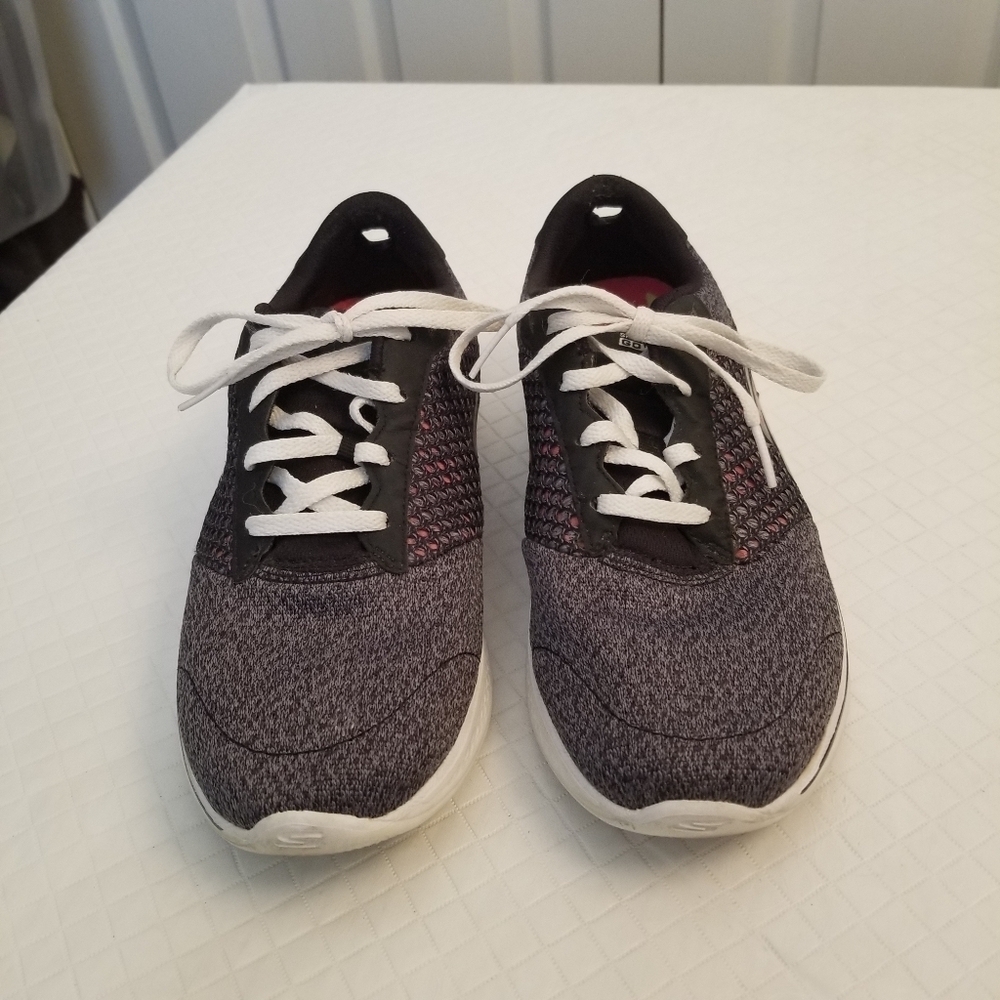 comfortable skechers Goga Max sneakers Size 7.5 Black and Red